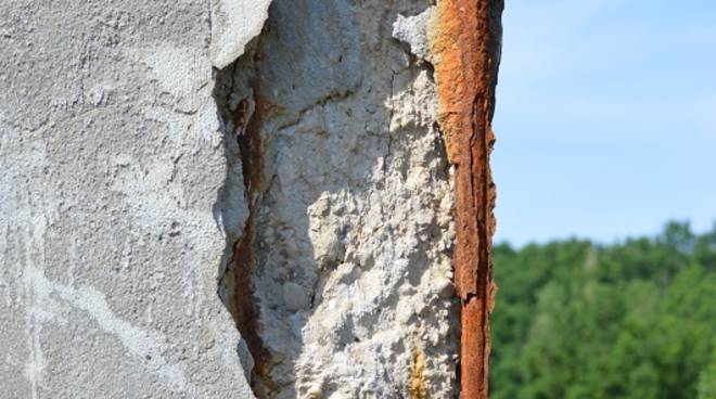 Preoccupa lo stato dei piloni dell'A21 a Valleandona (Foto)