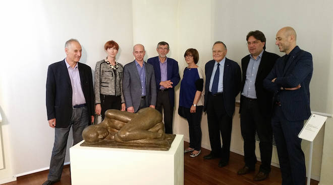 A Palazzo Mazzetti di Asti presentata l'opera dello scultore e Maestro del Palio Sergio Unia