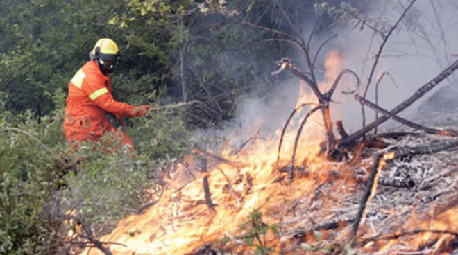 Dichiarato lo stato di grave pericolosità Incendi Boschivi per tutto il Piemonte; scattano i divieti