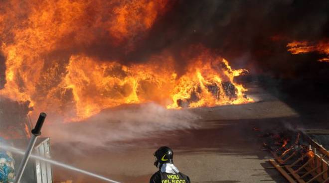 Azienda di biogas in fiamme a Cocconato