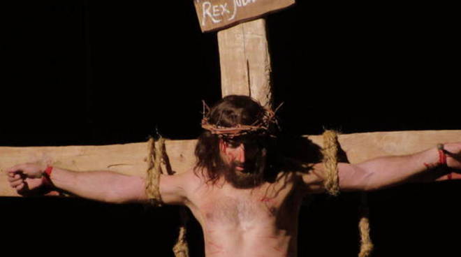 Ad Antignano ''le ultime diciotto ore di Gesù'' con la 28° Via Crucis (foto)