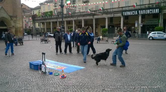 L'attesa è finita! Asti si riempie dell'allegria delle penne nere (foto)