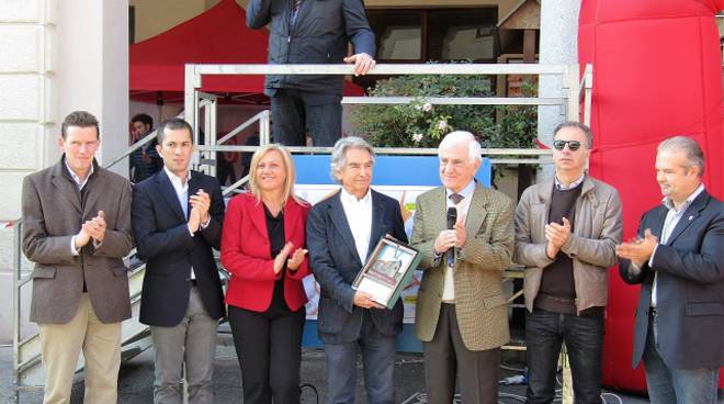 Il Sole ha baciato la Fiera del Tartufo di Mombercelli; il Dottor Marino è "Uno di Noi"