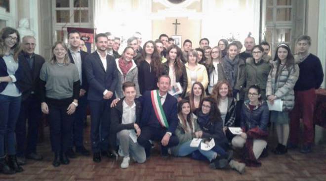 San Damiano, consegnata la Costituzione italiana ai neo diciottenni