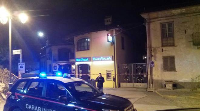 Tentano di far esplodere un bancomat a Barolo, messi in fuga dall'intervento dei Carabinieri