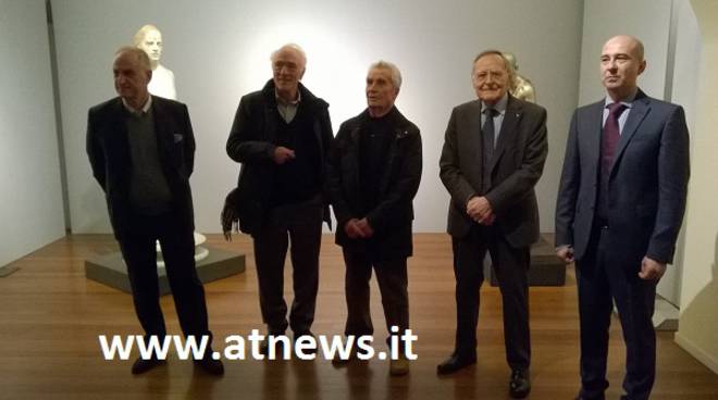 Asti, inaugurata a Palazzo Mazzetti la mostra “Sutherland-Vangi. Un alto dialogo tra pittura e scultura”