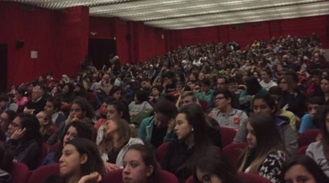 Banca d’Alba, 500 studenti all’incontro sul cyberbullismo