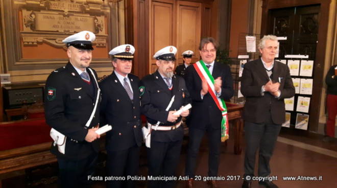 Tra report 2016, encomi e premiazioni festeggiato il patrono dalla Polizia municipale di Asti (foto)