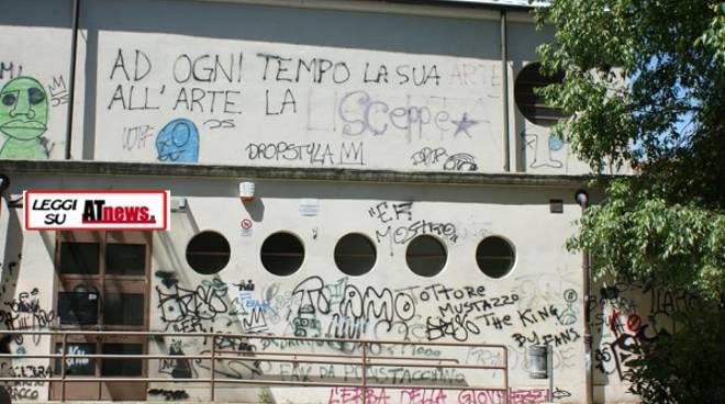 Asti, "Ecco dove vorrei colorare la città": così i muri diventano murales