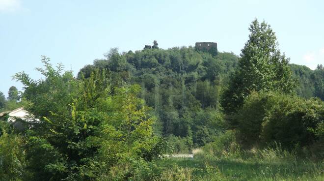 resti castello di marmorito