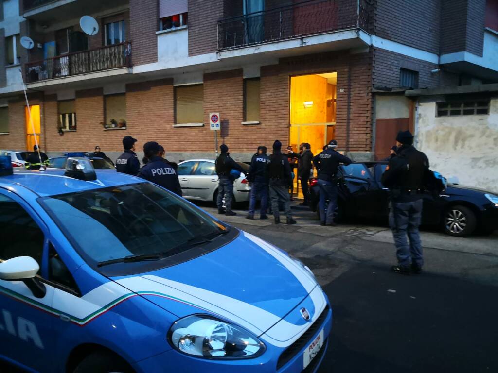 controllo polizia via secondo pia