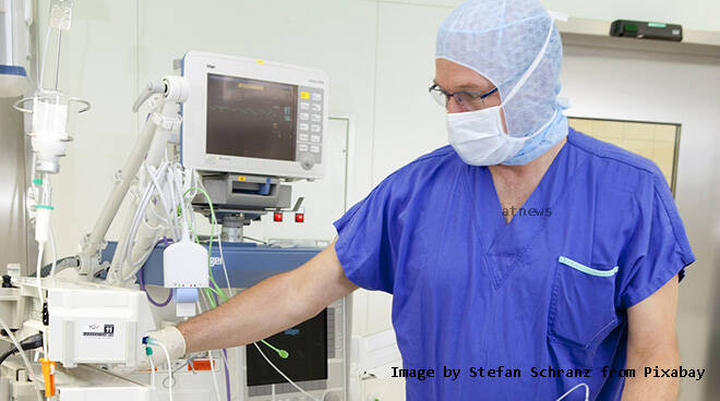 anestesita, infermiere, infermiera, Image by Stefan Schranz from Pixabay