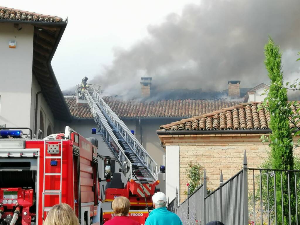 incendio costigliole per fulmine