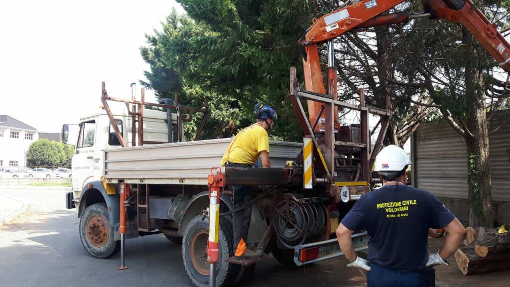 Rimozione albero protezione civile asti 