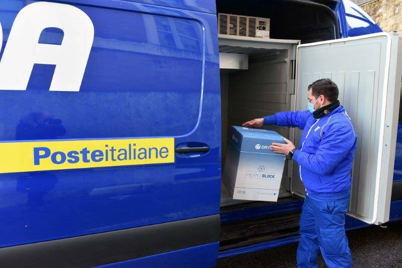 Poste Italiane consegna ad Asti vaccino Moderna