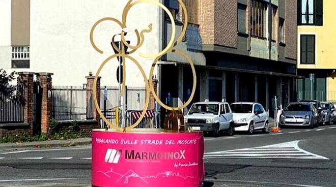 scultura giro d'italia canelli