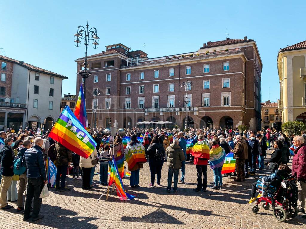 Da Piazza San Secondo si alza un grido di pace "Asti dice no alla guerra"