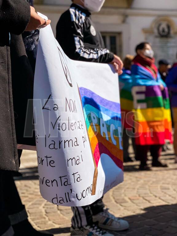 Da Piazza San Secondo si alza un grido di pace "Asti dice no alla guerra"