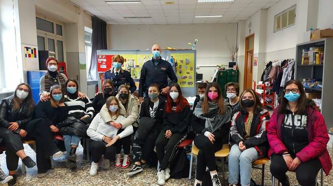 Incontro con la Polizia alla Casa di Carità Asti 8 marzo 2022