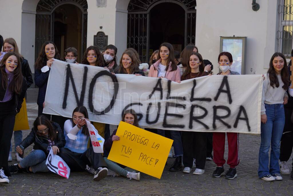 Studenti in piazza ad Asti contro la guerra