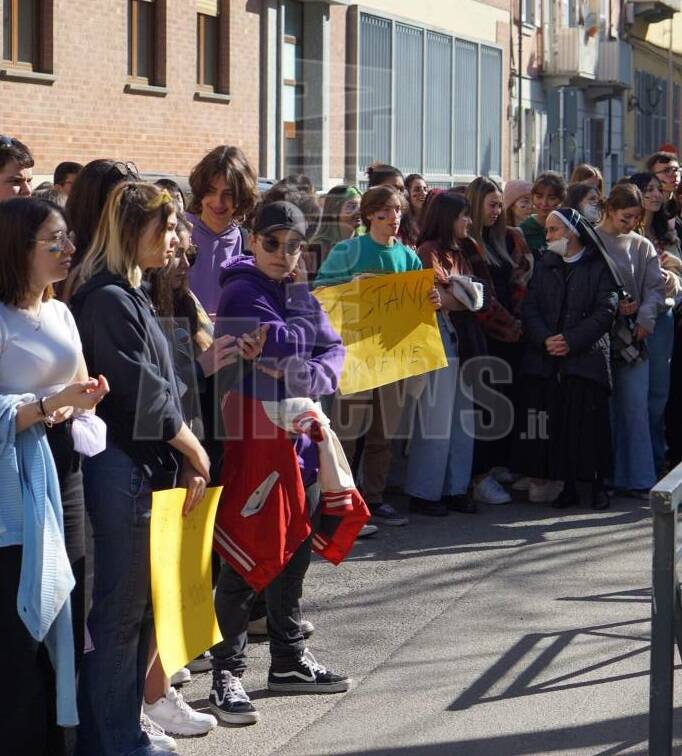 Studenti in piazza ad Asti contro la guerra