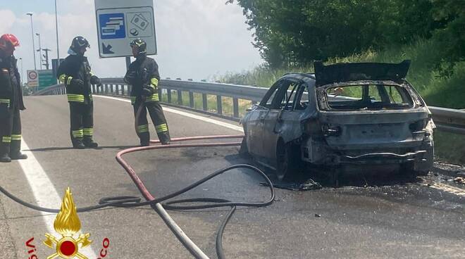 incendio auto a21 felizzano