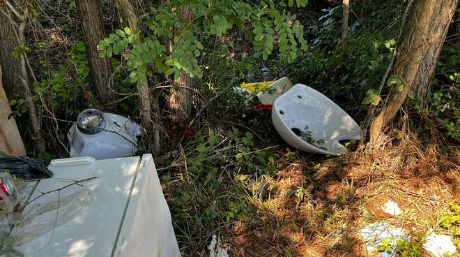 abbandono rifiuti campo nomadi revignano