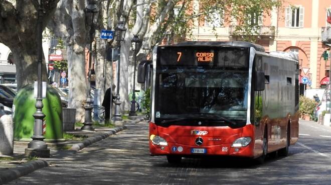 bus piazza alfieri