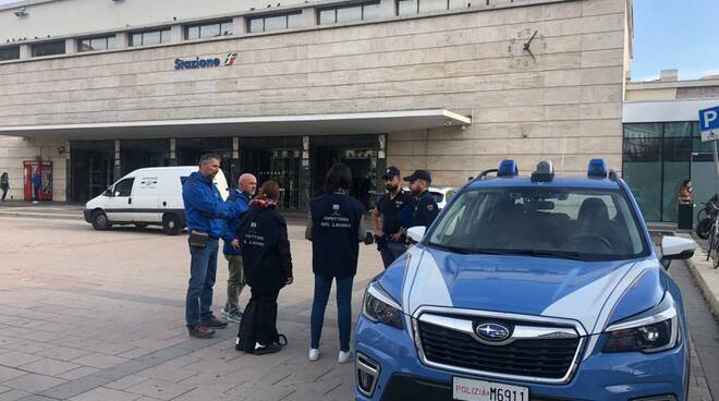 polizia asti controlli stazione