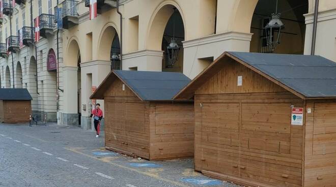 casette magico paese di natale piazza alfieri stalli disabili