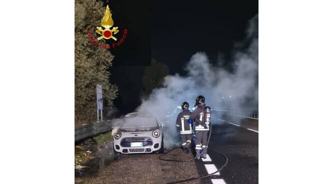 incendio auto tangenziale