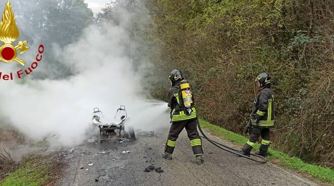 incendio auto valle benedetta