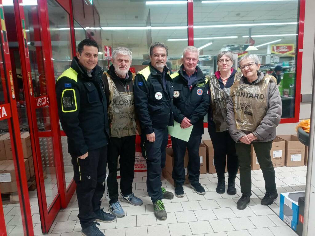 Protezione civile di Castelnuovo Belbo a Nizza Monferrato per la raccolta Alimentare