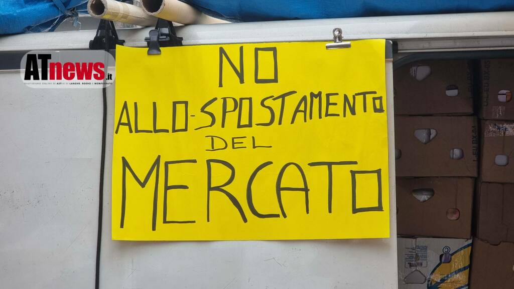 proteste anticipo chiusura mercato piazza alfieri libertà