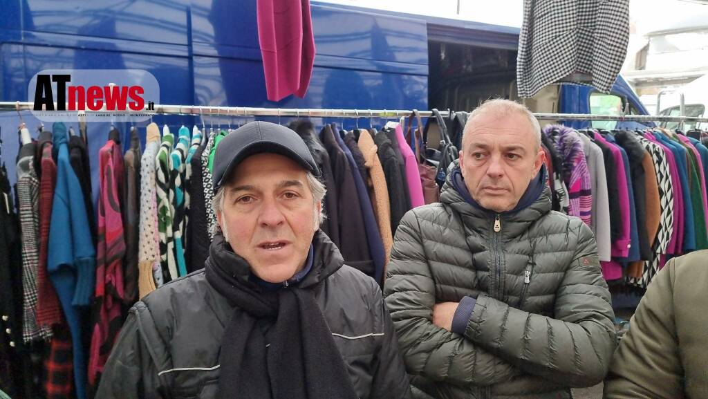 proteste anticipo chiusura mercato piazza alfieri libertà percia nicastro