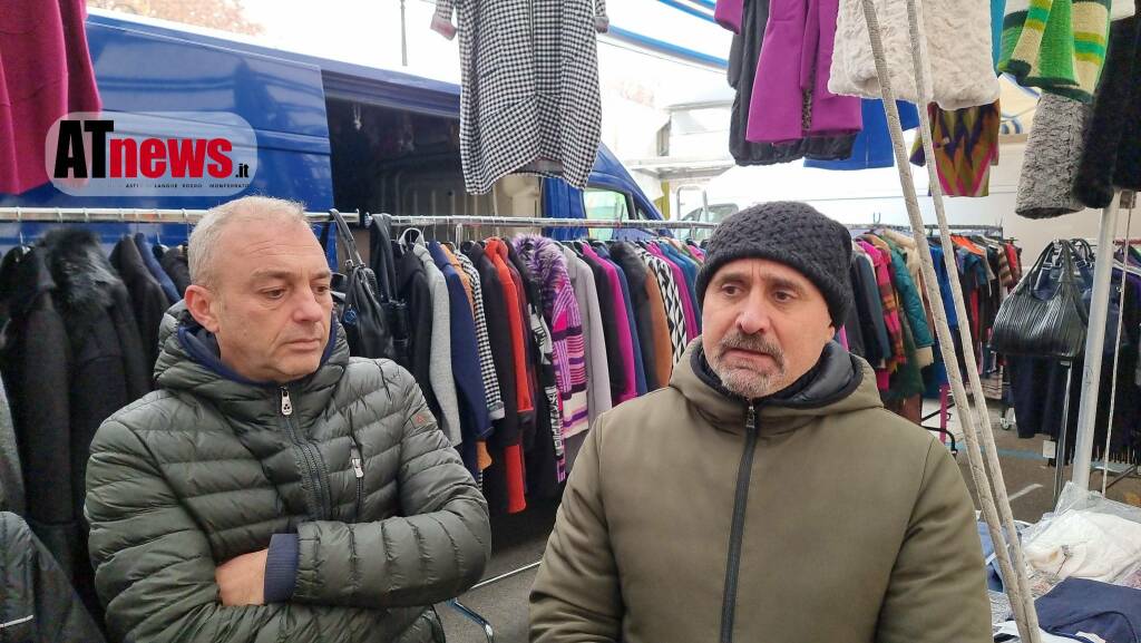 proteste anticipo chiusura mercato piazza alfieri libertà giancarlo