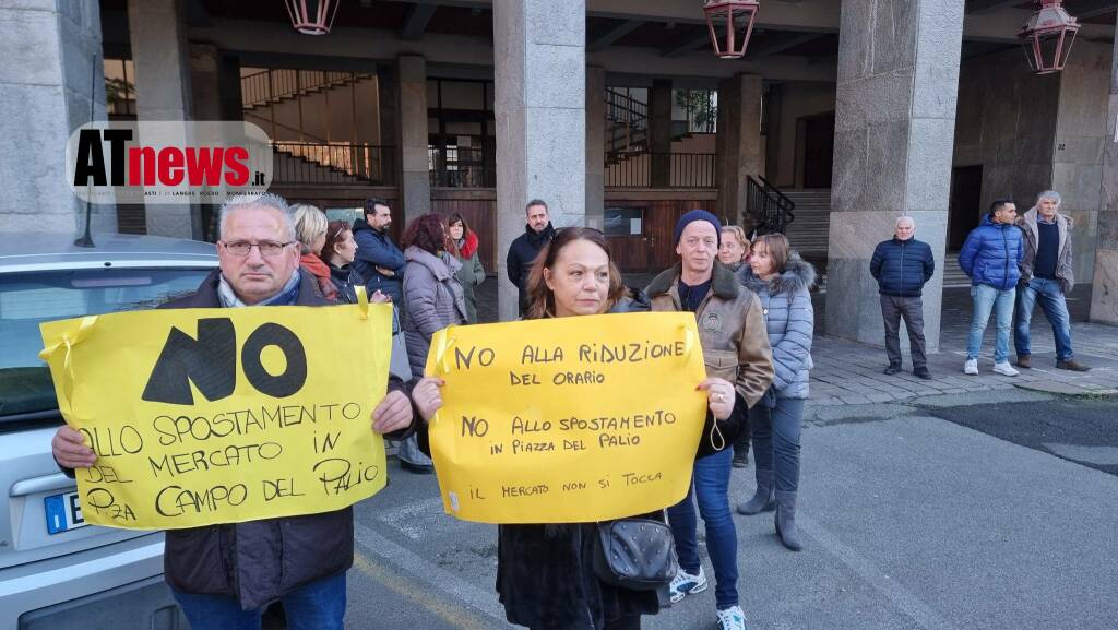 Protesta degli ambulanti di piazza Alfieri 