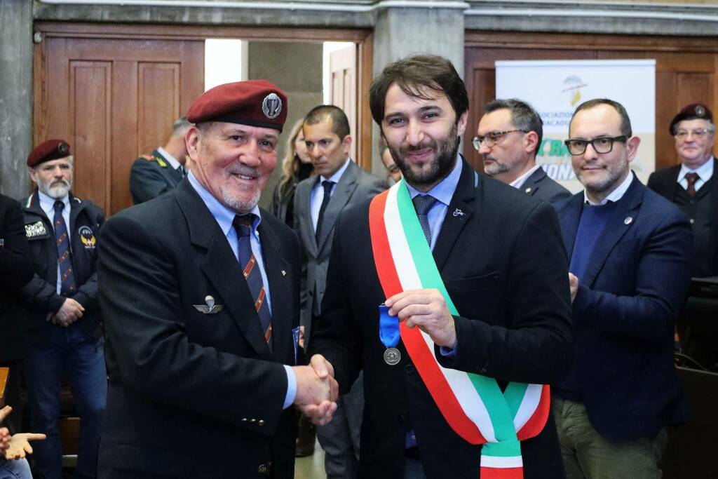 Convegno sul paracadutismo militare e posa di una targa in onore del generale  Franco Monticone - raduno paracadutisti