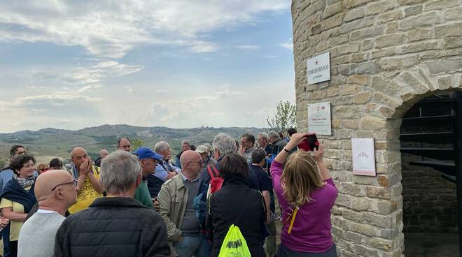 Camminata resistente e teatro a Calosso 