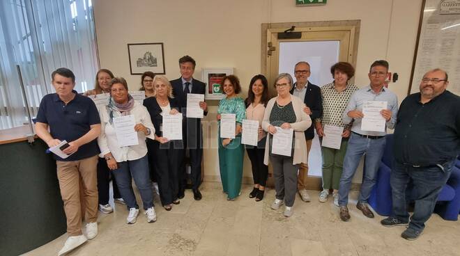 Consegna attestati per corso uso DAE Prefettura Asti