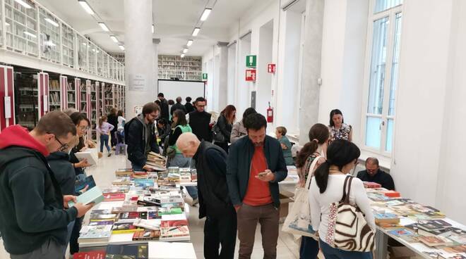 mercatino libri biblioteca astense