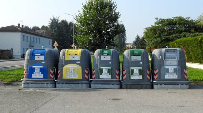 contenitori raccolta rifiuti stradale