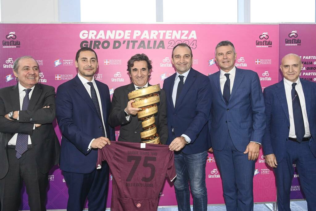 presentazione partenza giro italia 2024