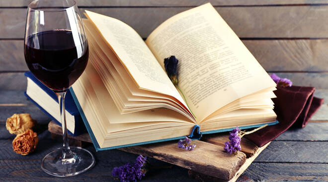 libri e vino https://depositphotos.com/