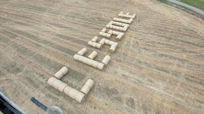 installazione con le rotoballe di paglia cessole