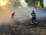 vigili del fuoco a montechiaro per incendio sterpaglie